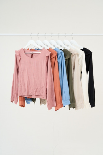 Imagen 2 de 2 de Blusa Con Volado Manga Larga