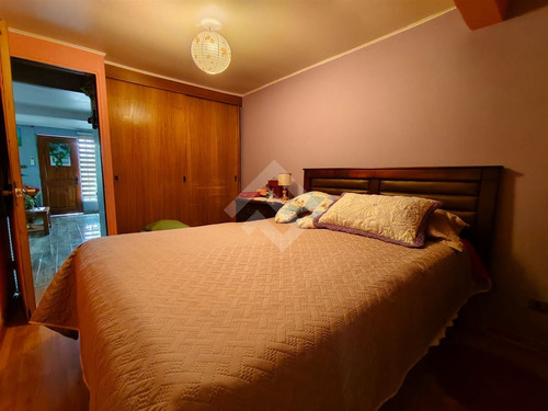 Casa En Venta De 5 Dorm. En Maipú