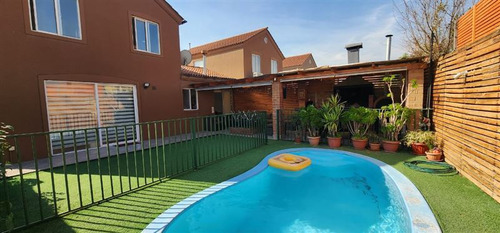 Casa En Venta De 4 Dorm. Cond. Chicauma