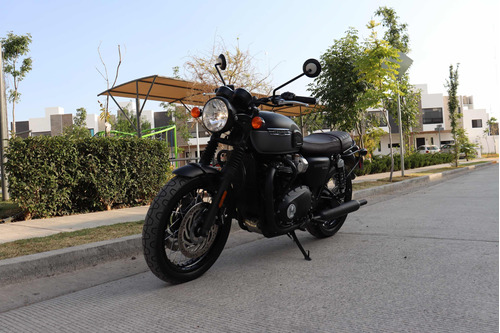 Triumph Bonneville T120black