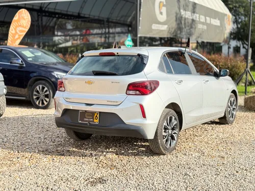 Chevrolet Onix 1.0T Premier Hatch At
