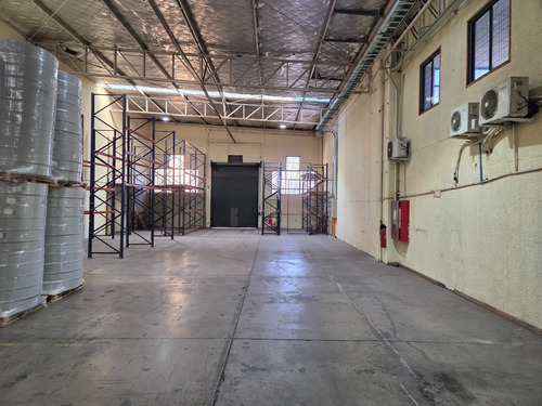 Arriendo Bodega Con Oficinas En Condominio Industrial