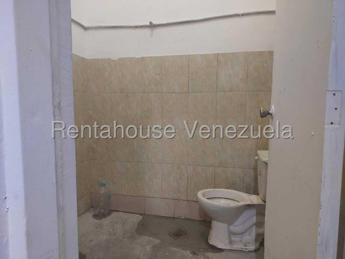 Local Comercial Para Taller Mecánico En Alquiler, Ubicado A Pie De La Calle En Los Dos Caminos Avenida Rómulo Gallegos
