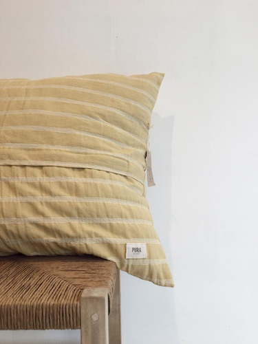 Imagen 1 de 4 de Almohadon Rayas Tussor Maiz 70x60 Cm