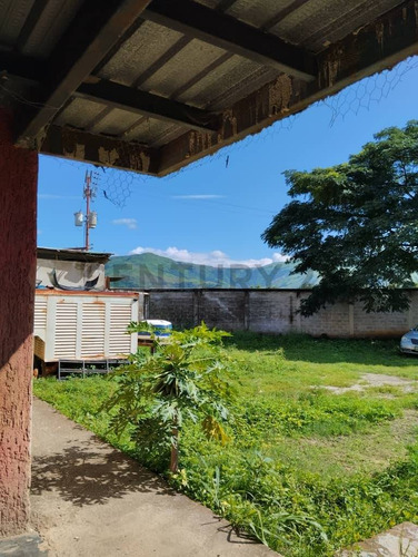 En Alquiler Terreno Con Edificio Comercial