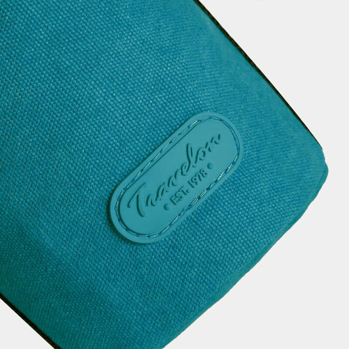 Travelon Bolsa Porta Botella De Agua Coastal Color Azul Acabado De Los Herrajes Níquel Color Azul Laguna Correa De Hombro Bicolor Negro/blanco Diseño De La Tela Lisa