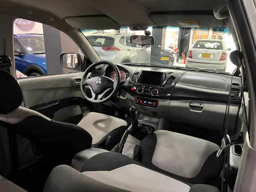 Mitsubishi L200 Sportero 2.5 Basica 2013