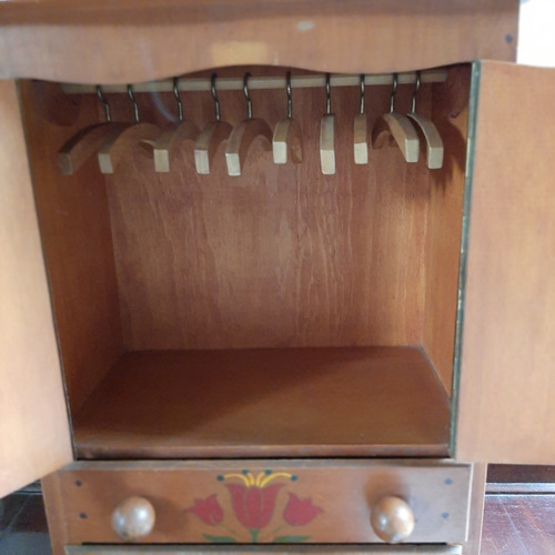 Raro Brinquedo Antigo Guarda Roupa De Bonecas /só Retirada (Usado)