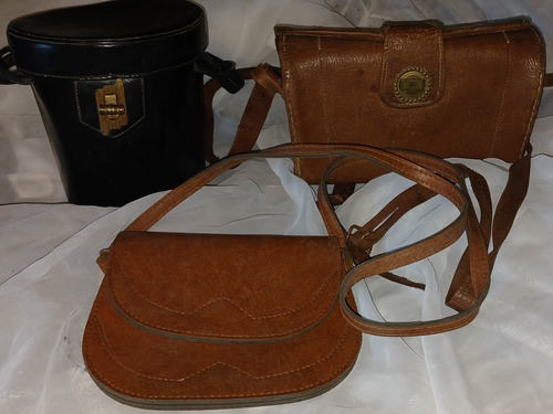 Bolsos Y Una Cartera De Cuero Antiguo