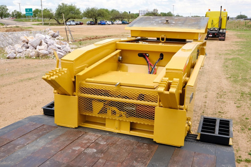 Imagen 11 de 14 de Lowboy Cama Baja 80 Toneladas Desmontable Jeep Dolly