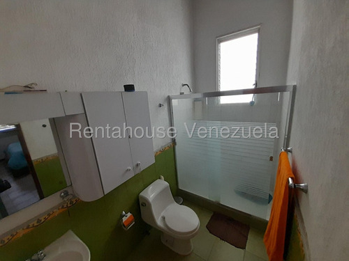 En Venta Hermosa Quinta, Duplex, - Urb. Colinas De Bello Monte.