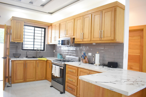 Casa En Venta Urbanización De Acceso Controlado, Santiago Rd (hfc-235)