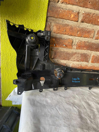 Brazo Soporte Absorbedor Trasero Derecho X4 2019-al-2022. (Usado)