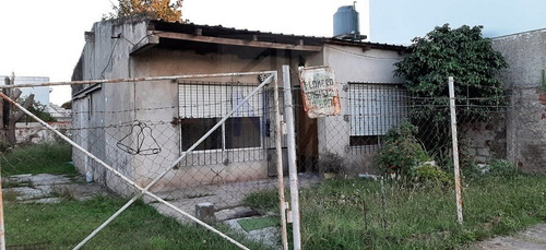 Imagen 1 de 11 de Casa 3 Ambientes Con Gran Terreno Libre En Berazategui!