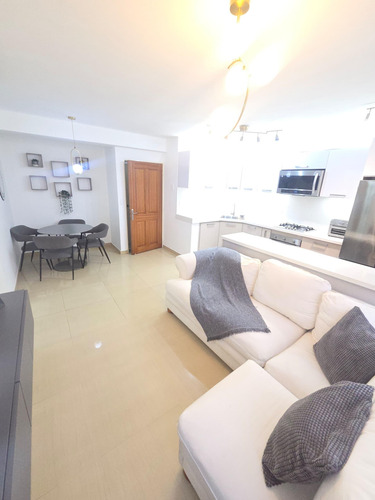 En Venta Apartamento Ubicado En Residencias Lomas De Los Mangos Valencia. St