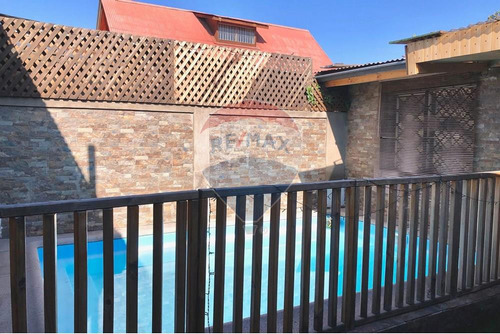 Casa Con Piscina, Quincho Y Cocina Renovada