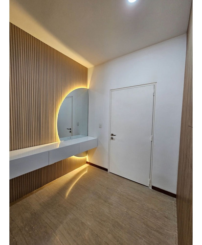 Apartamento En Alquiler 160 M2 - Urb. Campo Alegre