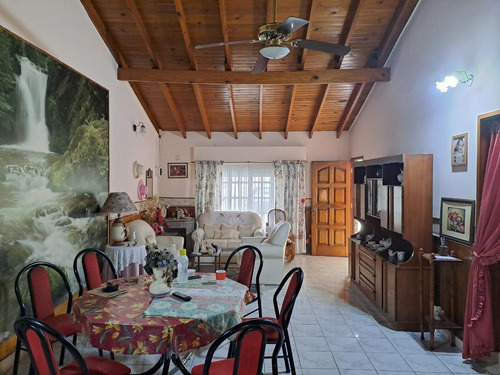 Casa En Venta - 6 Dormitorios 3 Baños - 280mts2 - Villa La Florida, Quilmes