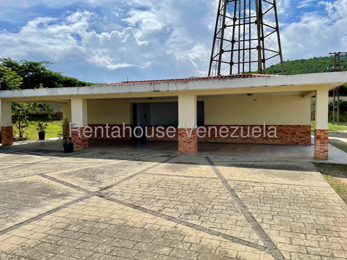 María Valera Vende Hermosa Casa En La Ensenada.