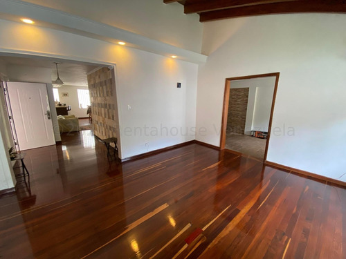 Imagen 8 de 30 de Casa_en_venta_en_caracas_en_santa-sofia_ Rah-21-17668 Orlando Figueira 04125535289/04242942992
