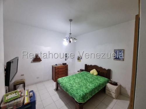 Ana Karina Molleja Vende Amplio Apartamento Zona Este Barquisimeto, Lara/ Akm