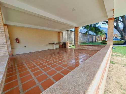 Solo Clientes (137mts2) En Venta Tonwhouse En Villa Fontana Totalmente Remodelado