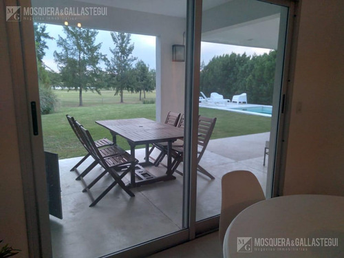Imagen 15 de 29 de Lindísima Casa Al Golf En San Isidro Labrador