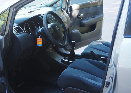 Nissan Tiida 1.8 Visia
