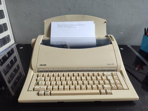 Máquina De Escribir Eléctrica Olivetti Linea 101