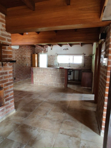 Casa De 2 Dormitorios Y Apto Ubicada En Piriapolis