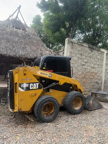 Mini Cargador Caterpillar 236d