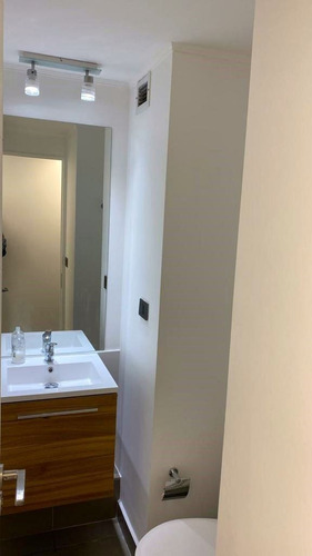 Oficina En Arriendo 2p/1r/1b/1e. Distrito Estoril/las Condes