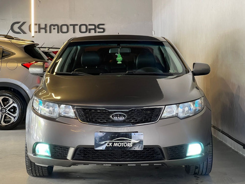 Imagem 2 de 18 de Kia Cerato