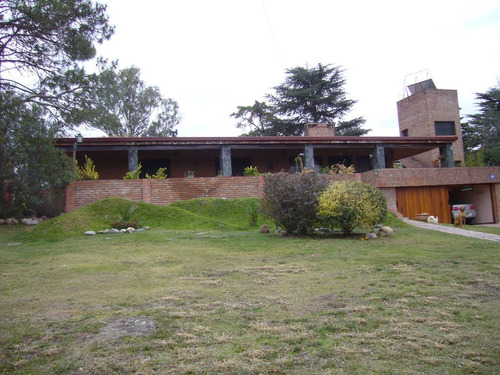 Imponente Chalet Del Tipo Rústico, Excelente Construcción Vistas Al Lago San Roque