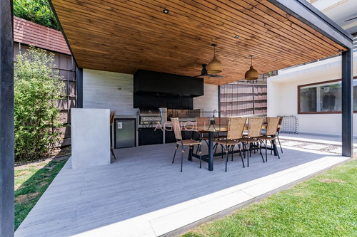 Casa En Venta De 5 Dorm. En Lo Barnechea