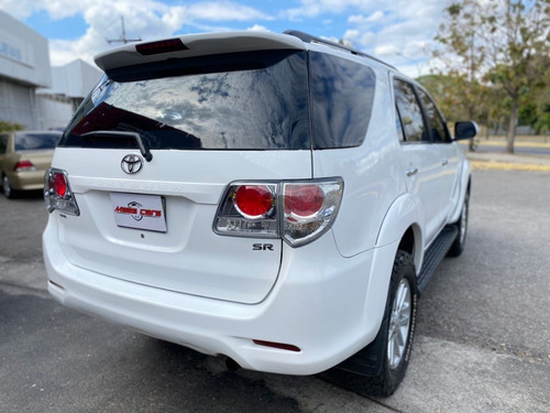 Imagen 6 de 11 de Toyota Fortuner 4x4