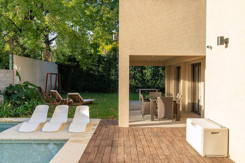 Importante Casa En Venta Las Lomas-santa Rita! Moderna E Impecable!
