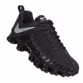 tenis nike metade branco metade preto