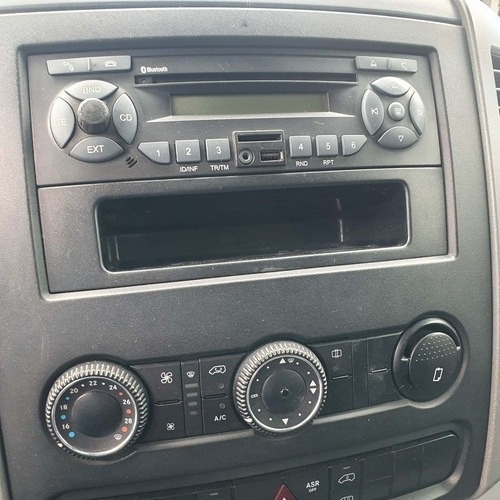 Imagen 8 de 15 de Mercedes-benz Sprinter 2015 2.1 415 Combi 3665 150cv 15+1 Te