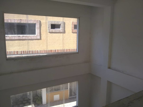 Imagen 4 de 9 de 04243310308 Townhouse En Urb Barrio Sucre De Maracay
