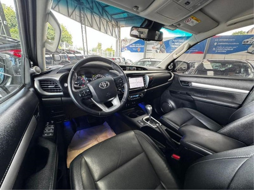 Toyota Hilux 2.8 D-4D TURBO DIESEL CD SRX 4X4 AUTOMÁTICO