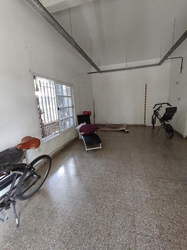 Imagen 2 de 22 de Casa En Venta 4 Ambientes Y Taller Amplio Jardín