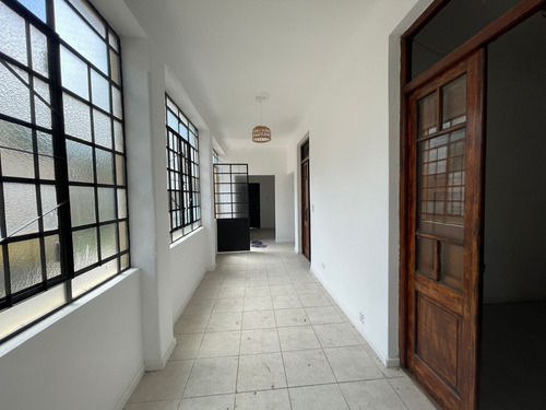Casa Con Dos Departamentos En Venta - Barrio El Hospital - Luján