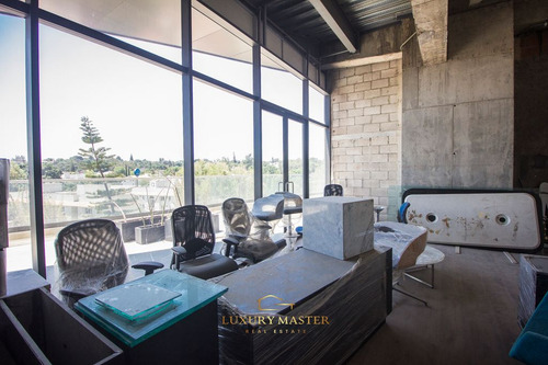 Oficina De Lujo En Colinas De San Javier En Venta