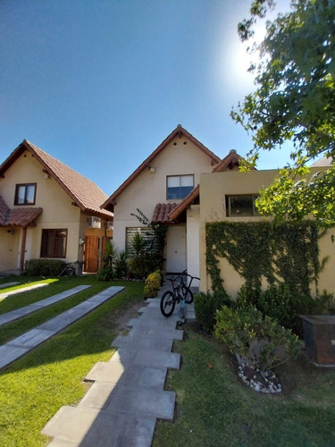 ** Se Vende ** Casa En Condominio 3d/3b