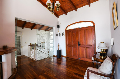 Casa De 3 Dormitorios En Alquiler Sobre La Barranca Rosario