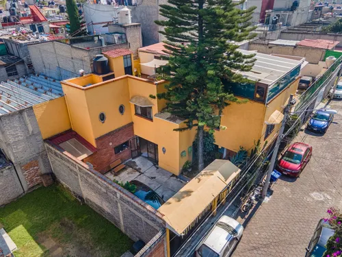 Casa Noviembre! Bienvenidos A Su Nuevo Hogar! Esta Hermosa Casa De 4 Habitaciones 6 Baños, Terraza Con Sauna, Chimenea, Jardin Interior, Cuarto De Juegos Y Lavanderia. Que Combina Confort Y Estilo