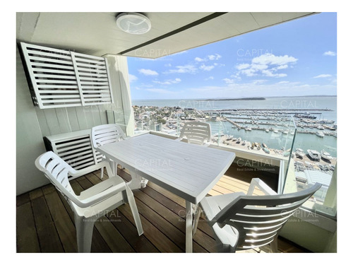 Imagen 1 de 26 de Apartamento De 4 Dormitorios Con Vista Al Puerto En Venta!!