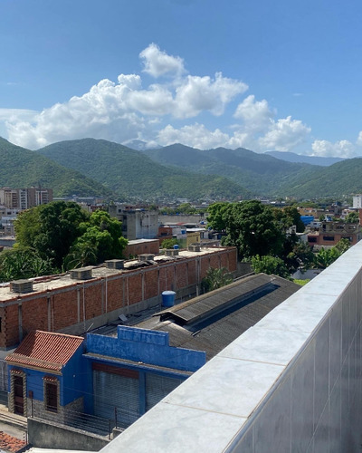 Imagen 2 de 10 de Jesus Zarraga Vende Edificio 4 Pisos Ubicado Pto Cabello Sky Group Invictus 0412 8973628 0412 4864292