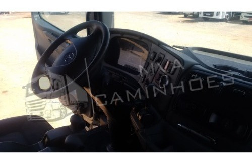 Imagem 3 de 7 de Caminhão Mercedes 2040 - 4x2 T